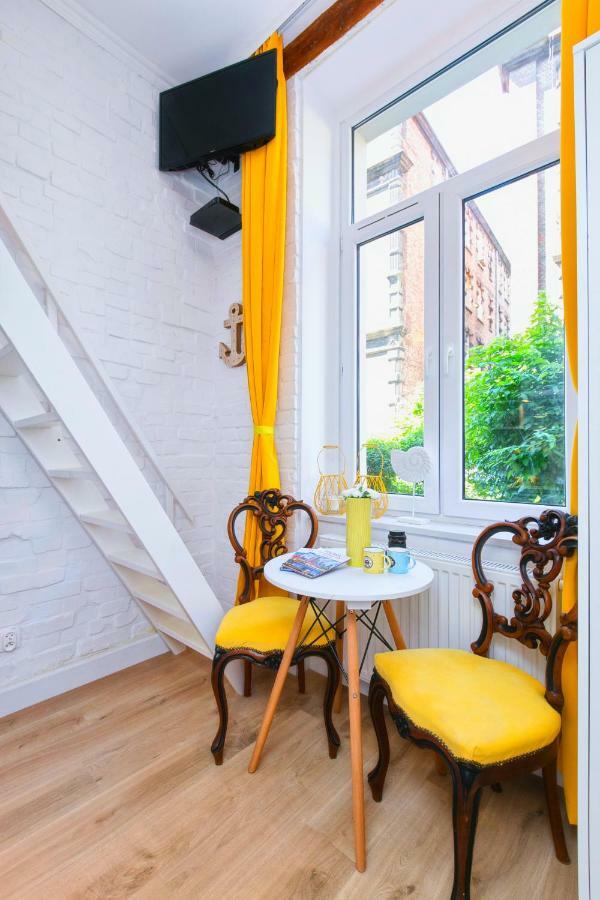 Berg Yellow Apartment Gdansk